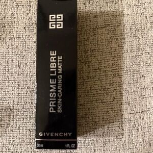 New - Givenchy Prisme Lobre Skin Caring Matte Foundation